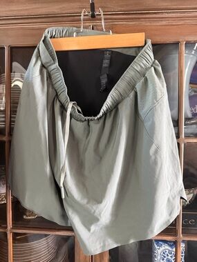 lululemon Black Active Skirt with Drawstring Waist